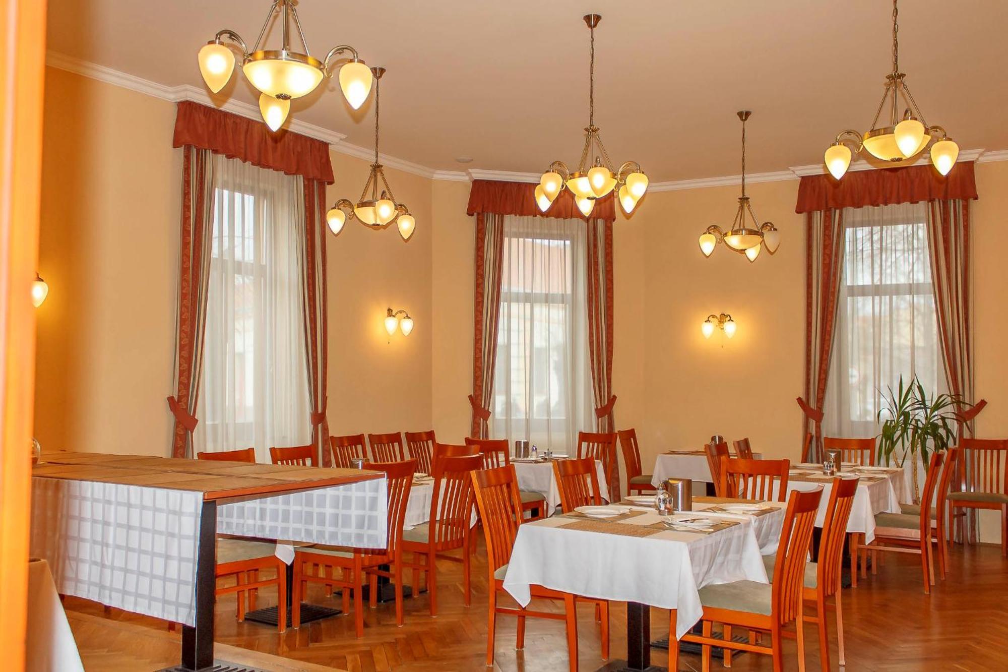 Pannon Hotel Bejelentkezes 20 Oraig, Check-In Until 20 O'Clock, Einchecken Bis 20 Uhr Mohács 외부 사진