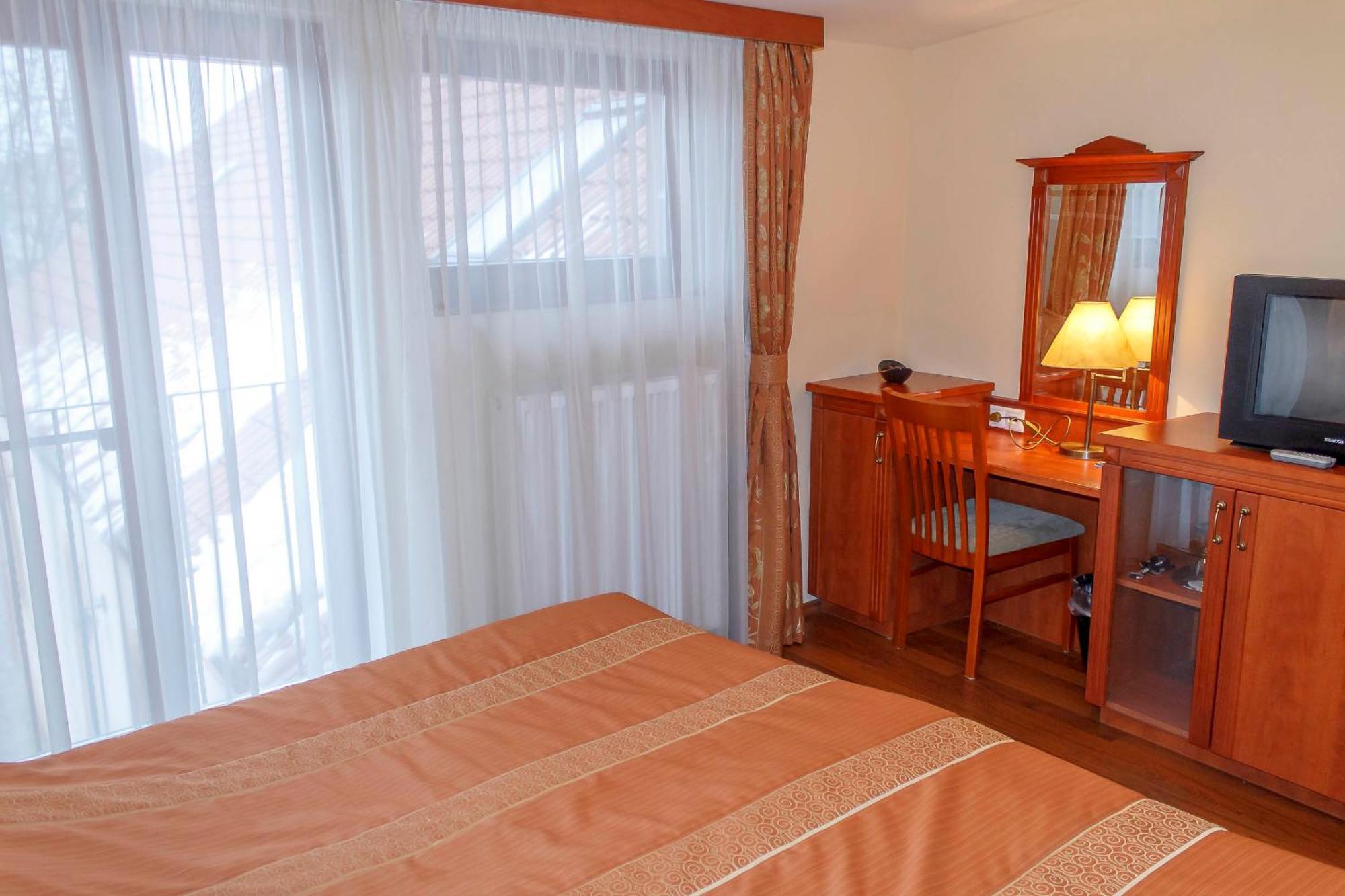 Pannon Hotel Bejelentkezes 20 Oraig, Check-In Until 20 O'Clock, Einchecken Bis 20 Uhr Mohács 외부 사진