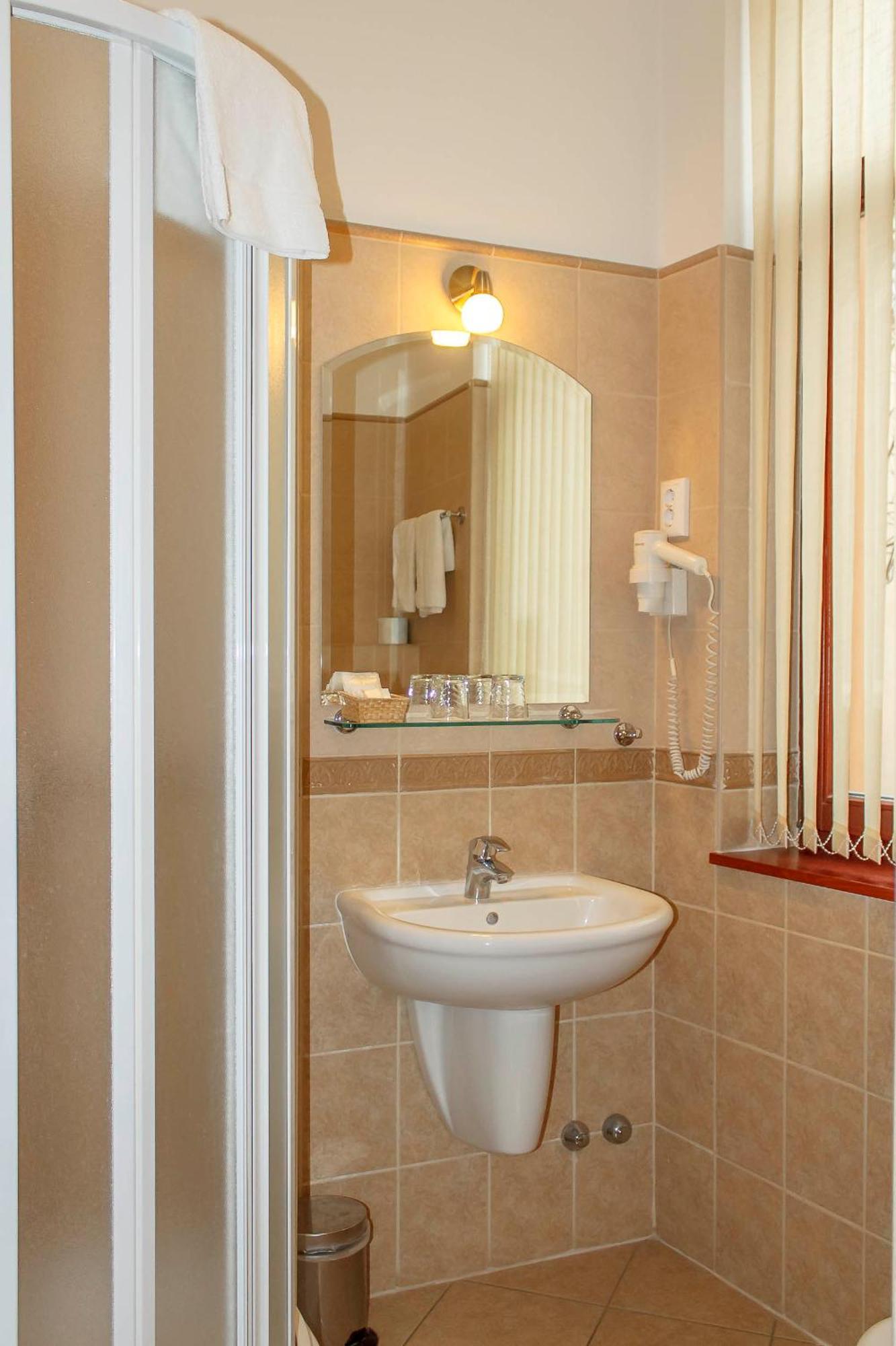 Pannon Hotel Bejelentkezes 20 Oraig, Check-In Until 20 O'Clock, Einchecken Bis 20 Uhr Mohács 외부 사진