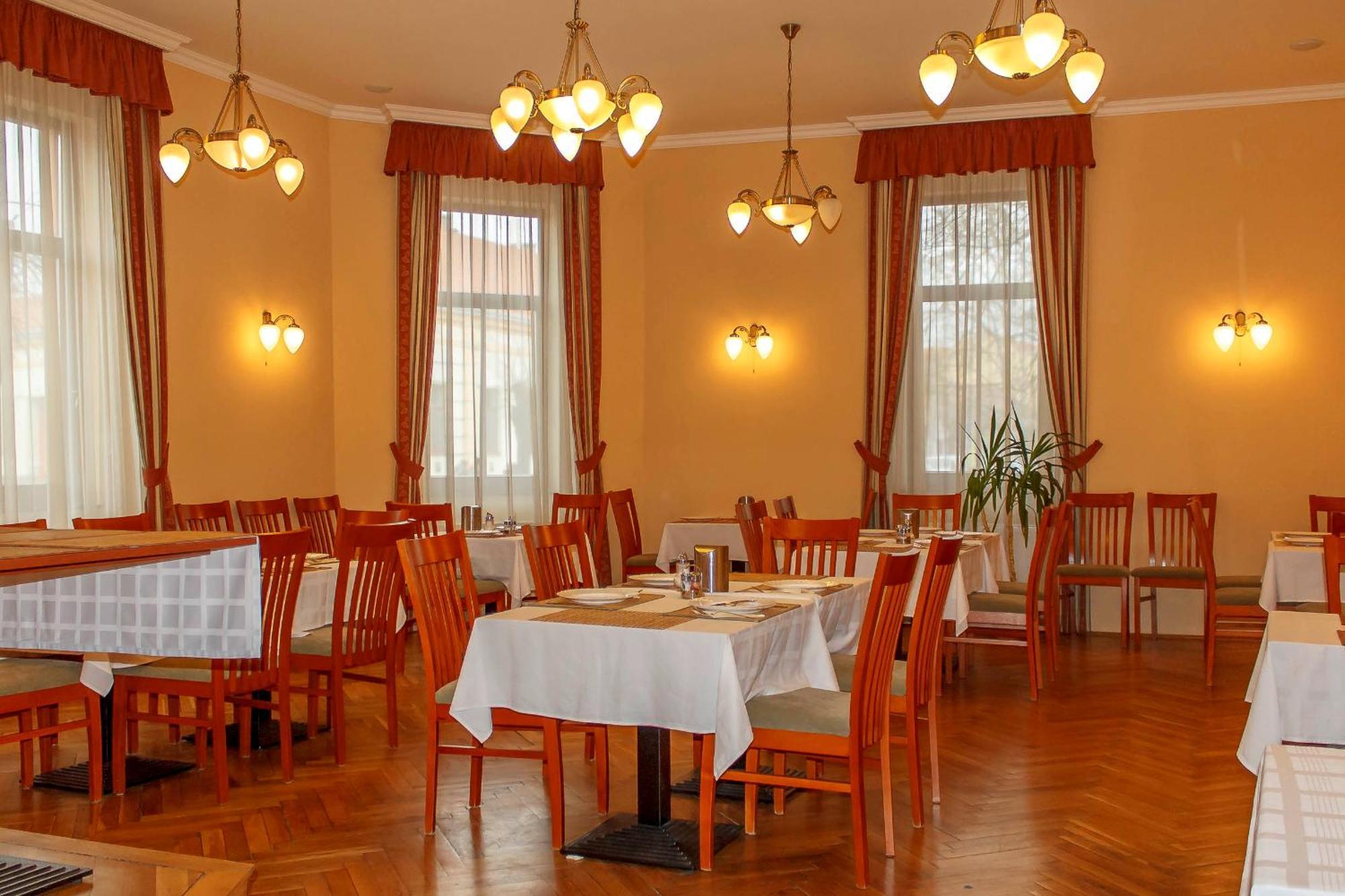 Pannon Hotel Bejelentkezes 20 Oraig, Check-In Until 20 O'Clock, Einchecken Bis 20 Uhr Mohács 외부 사진