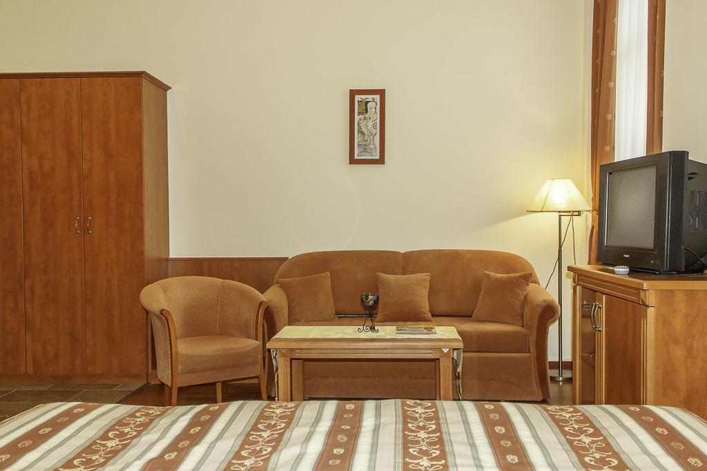 Pannon Hotel Bejelentkezes 20 Oraig, Check-In Until 20 O'Clock, Einchecken Bis 20 Uhr Mohács 외부 사진