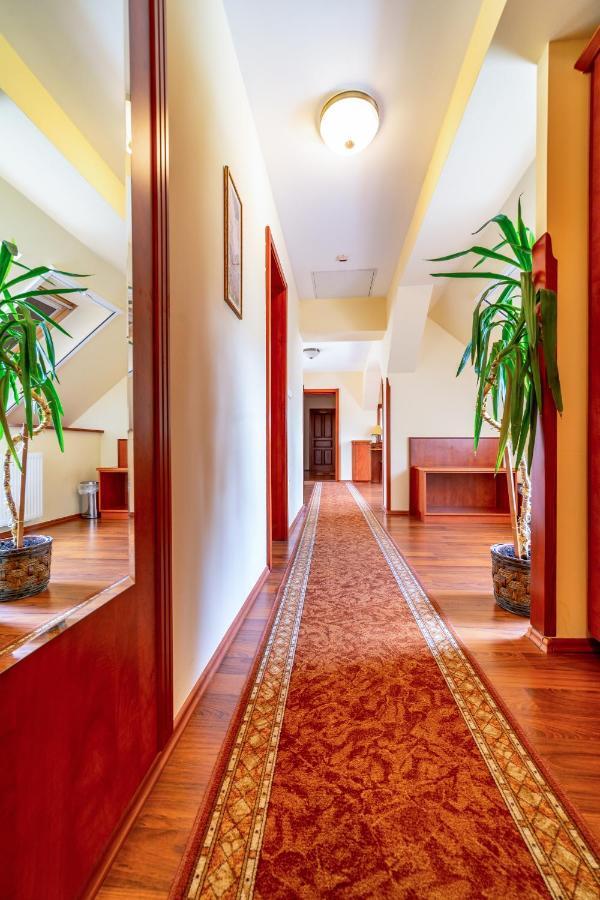Pannon Hotel Bejelentkezes 20 Oraig, Check-In Until 20 O'Clock, Einchecken Bis 20 Uhr Mohács 외부 사진