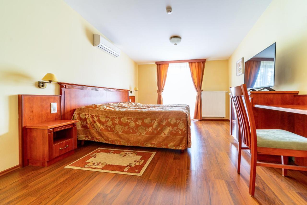 Pannon Hotel Bejelentkezes 20 Oraig, Check-In Until 20 O'Clock, Einchecken Bis 20 Uhr Mohács 외부 사진